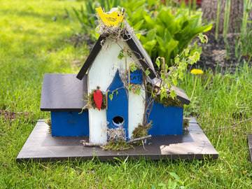 HandMade Birdhouse outside workable home