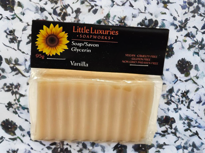 Artisan vanilla-scented glycerin soap bar, 95g, vegan and cruelty-free, paraben-free.