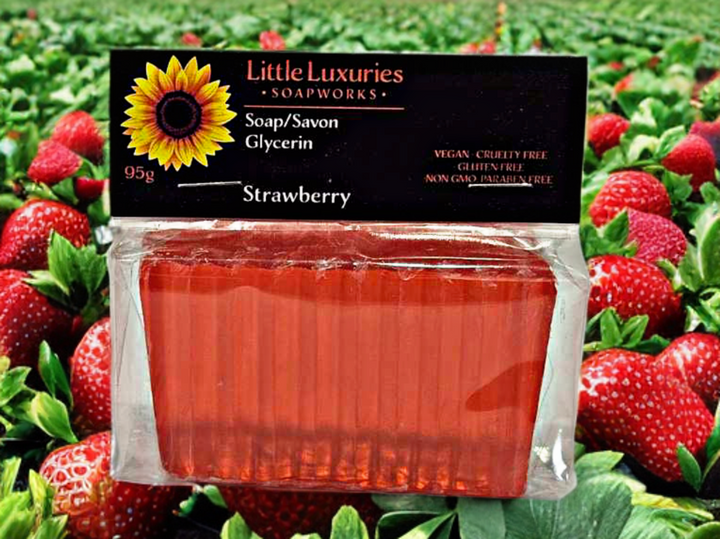 Glycerin soap bar with strawberry scent, 95g, handcrafted for moisturizing and hydration.