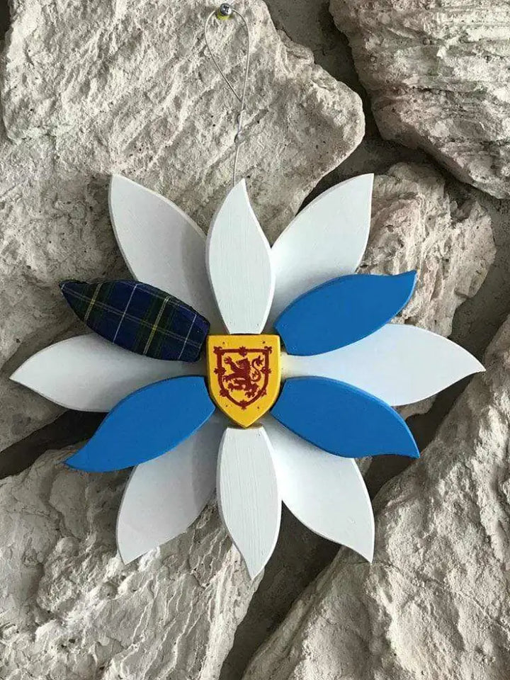 Nova Scotia : Handcrafted Wooden Flower Door Decorations