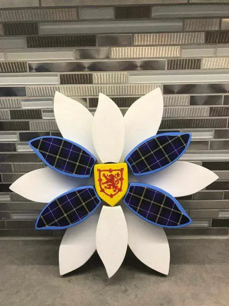 Nova Scotia : Handcrafted Wooden Flower Door Decorations