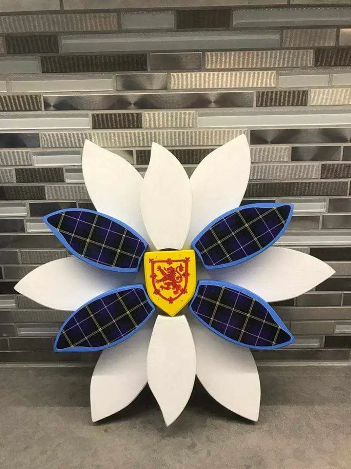 Nova Scotia : Handcrafted Wooden Flower Door Decorations