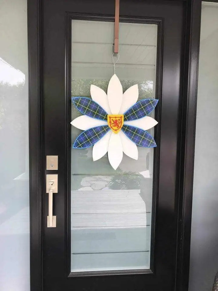 Nova Scotia : Handcrafted Wooden Flower Door Decorations