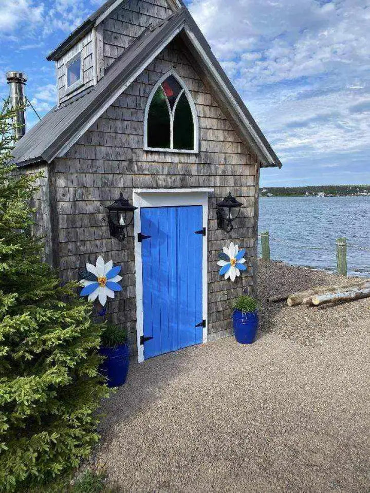 Nova Scotia : Handcrafted Wooden Flower Door Decorations