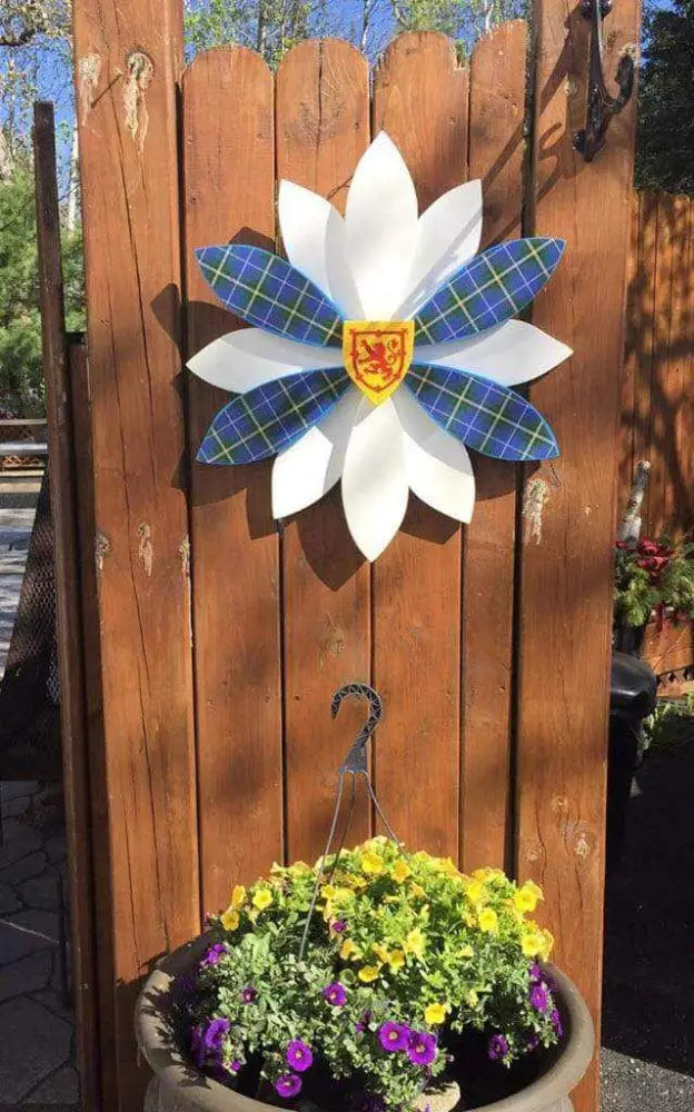Nova Scotia : Handcrafted Wooden Flower Door Decorations